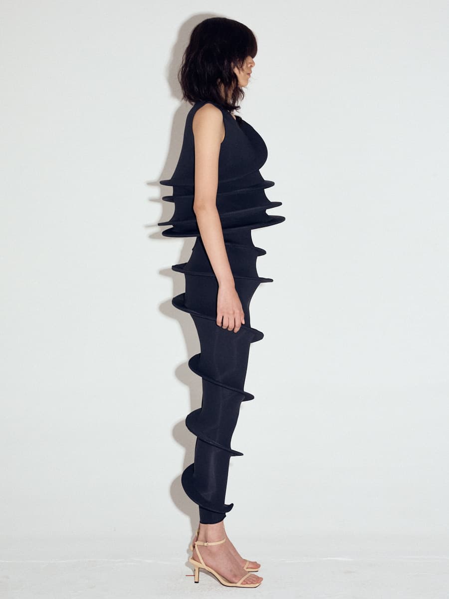 Slinky Leggings in Black — vue 3