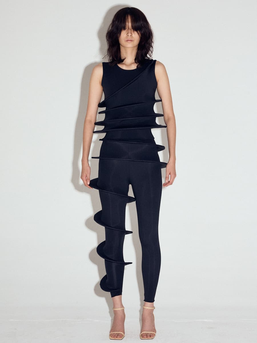 Slinky Top in Black — vue 2