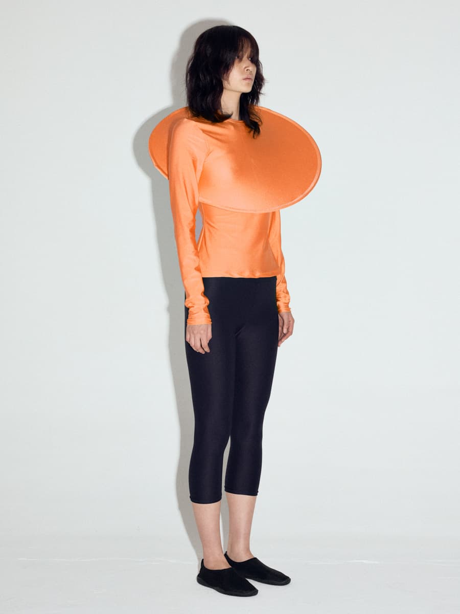 Diagonal Pop-up Electric Top in Orange — vue 3