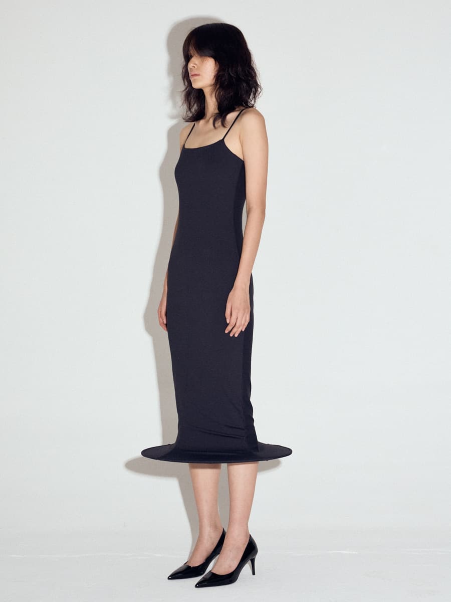 Wired Hem Classic Midi Dress in Matt Black — vue 3