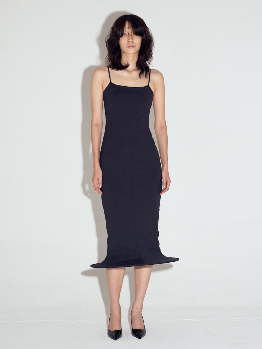 Wired Hem Classic Midi Dress in Matt Black — vue 5