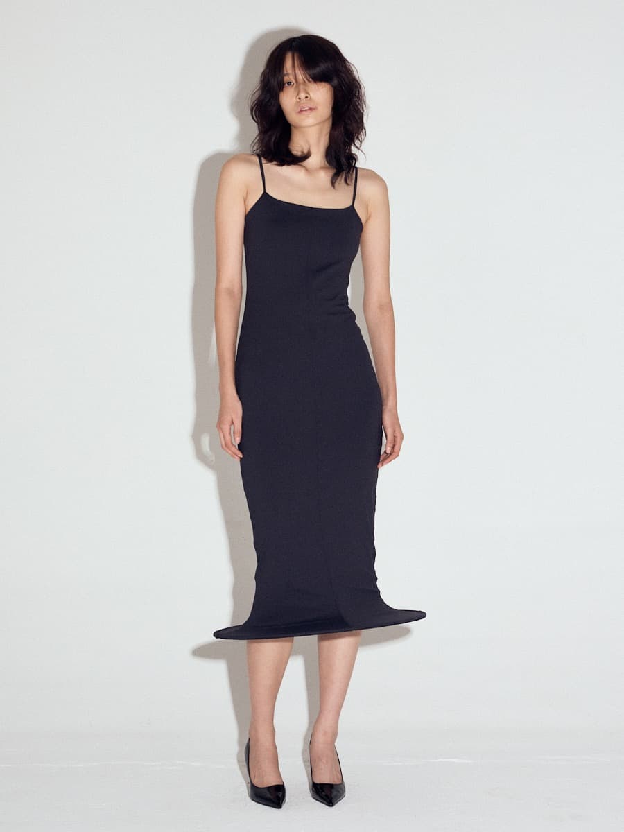 Wired Hem Classic Midi Dress in Matt Black — vue 1