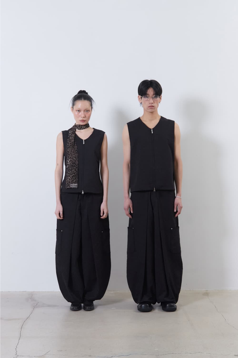 Flower Jacquard Belted Vest (Black, Men) — vue 15