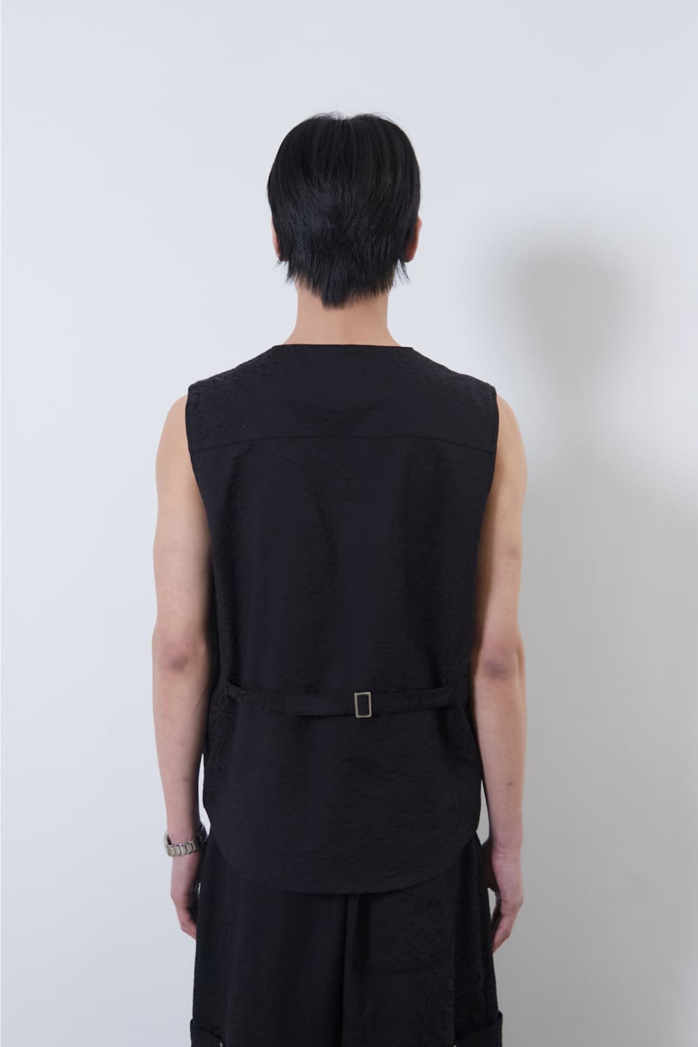 Flower Jacquard Belted Vest (Black, Men) — vue 7
