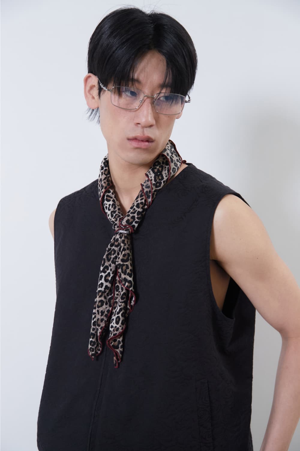 Flower Jacquard Belted Vest (Black, Men) — vue 10