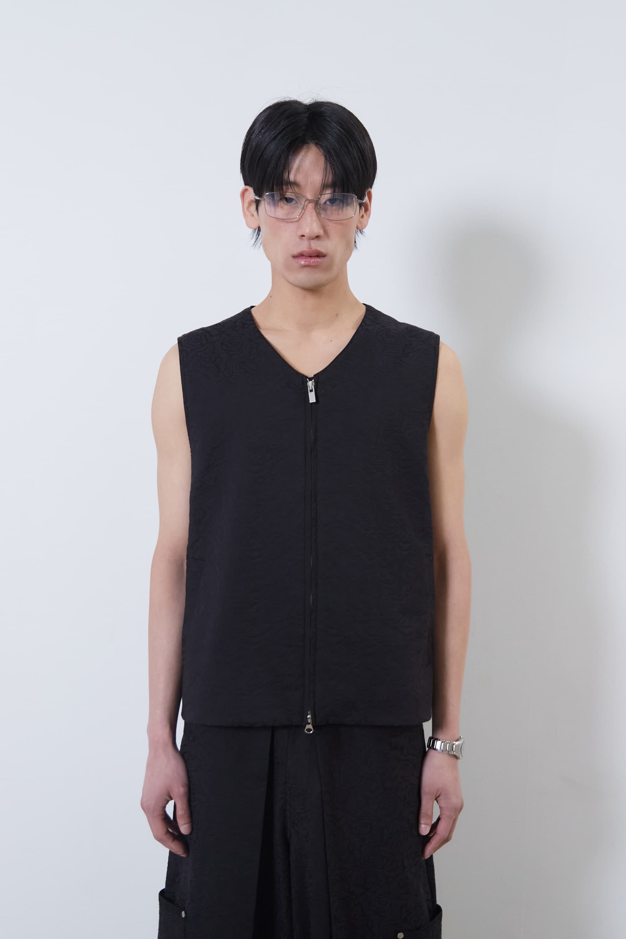 Flower Jacquard Belted Vest (Black, Men) — vue 1