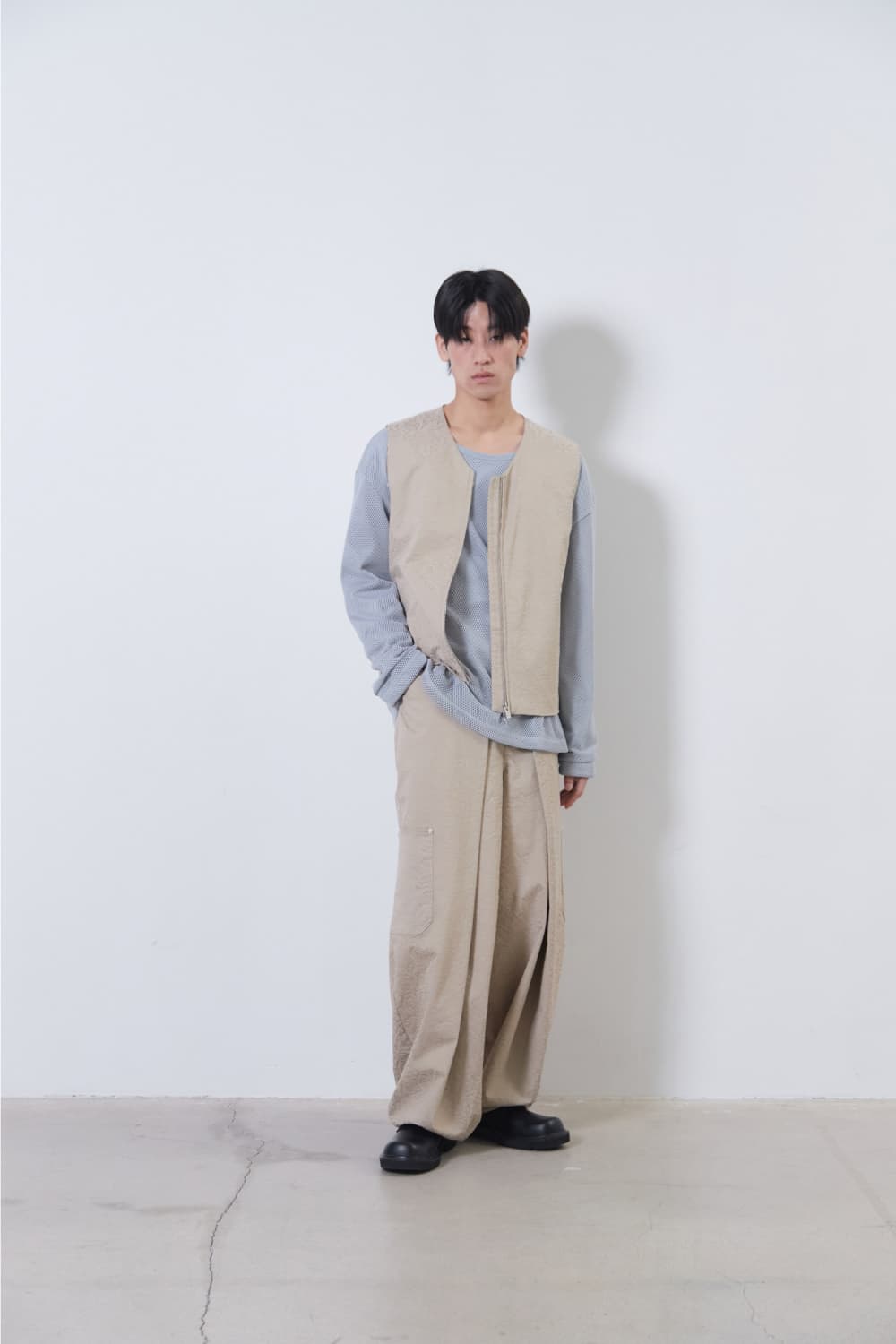 Flower Jacquard Belted Vest (Beige, Men) — vue 11