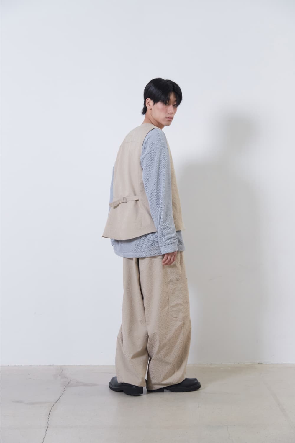 Flower Jacquard Belted Vest (Beige, Men) — vue 13