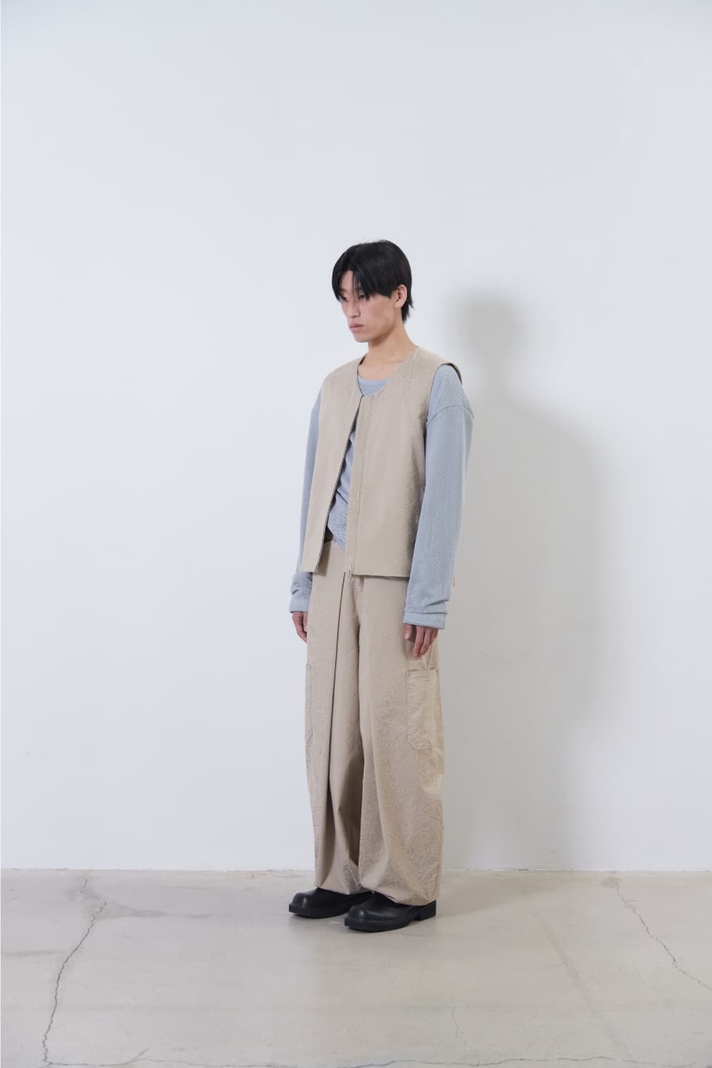 Flower Jacquard Belted Vest (Beige, Men) — vue 14