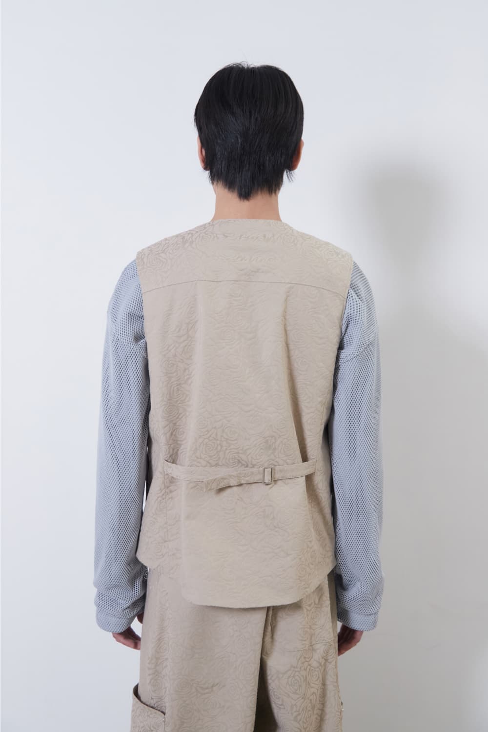 Flower Jacquard Belted Vest (Beige, Men) — vue 7