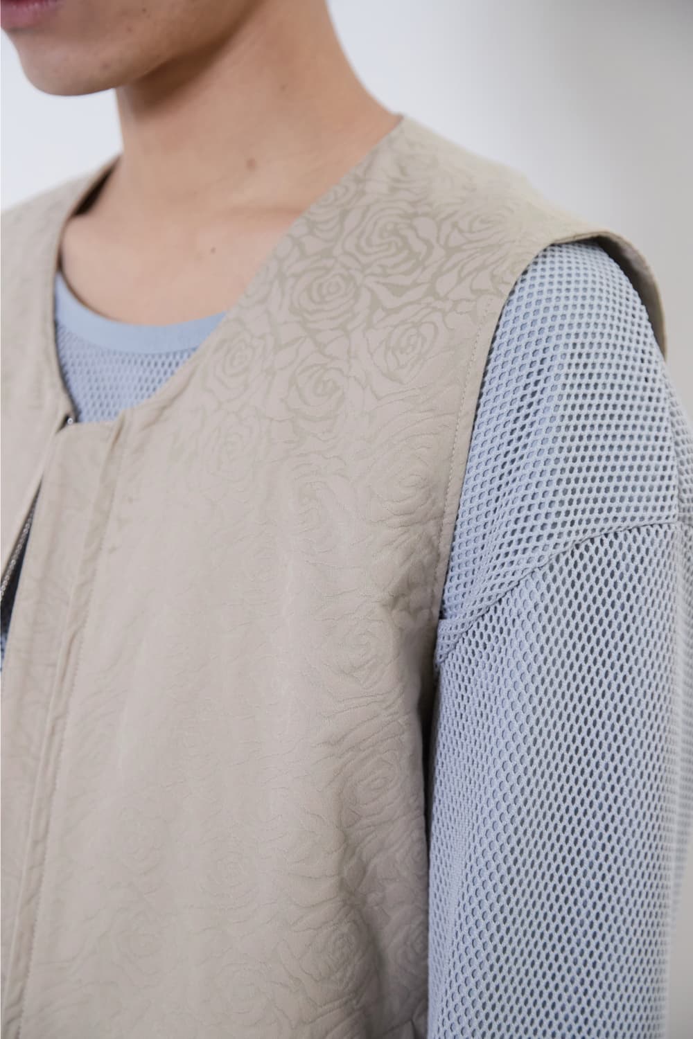 Flower Jacquard Belted Vest (Beige, Men) — vue 9