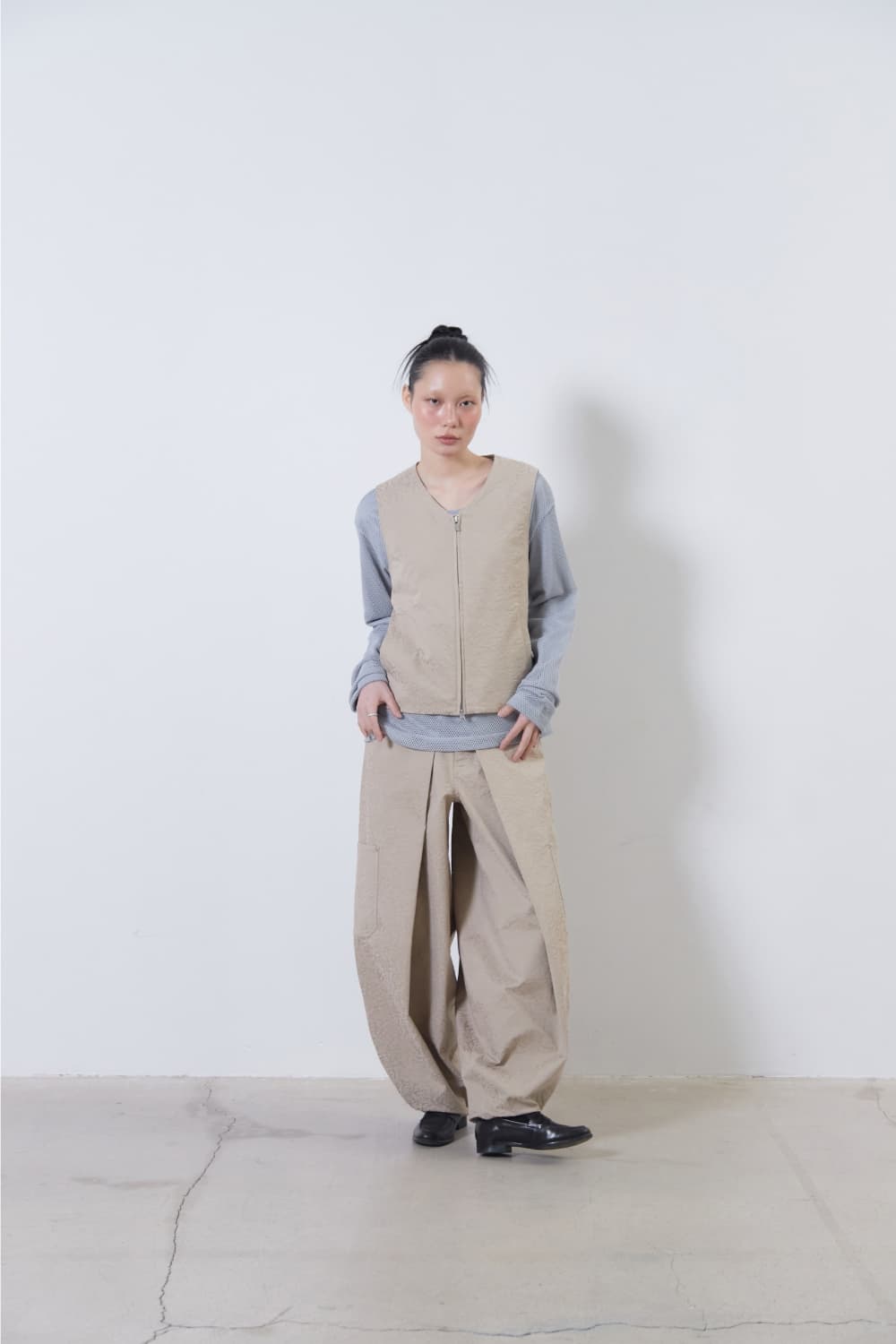 Flower Jacquard Balloon Pants (Beige) — vue 10
