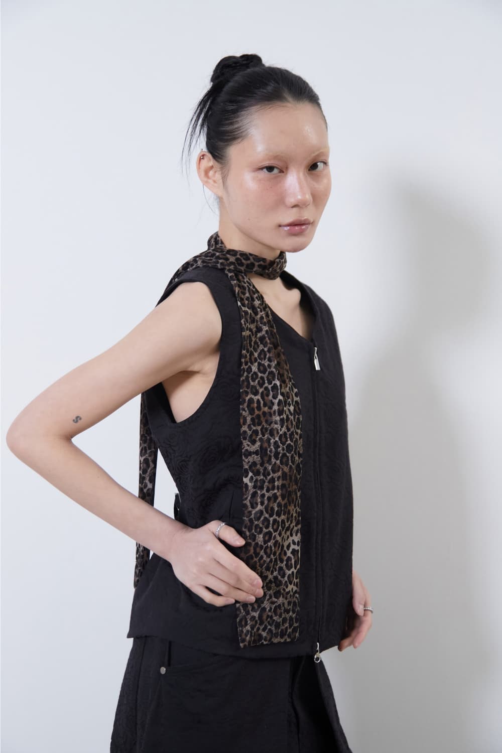 [3rd Drop] Leopard Mesh Long Scarf — vue 9