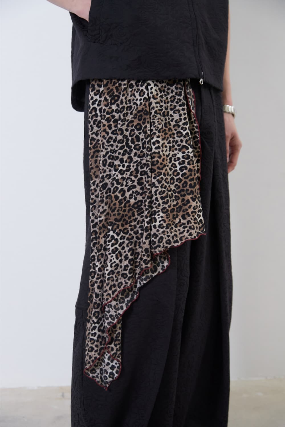 [2nd Drop] Burgundy Leopard Square Scarf — vue 11