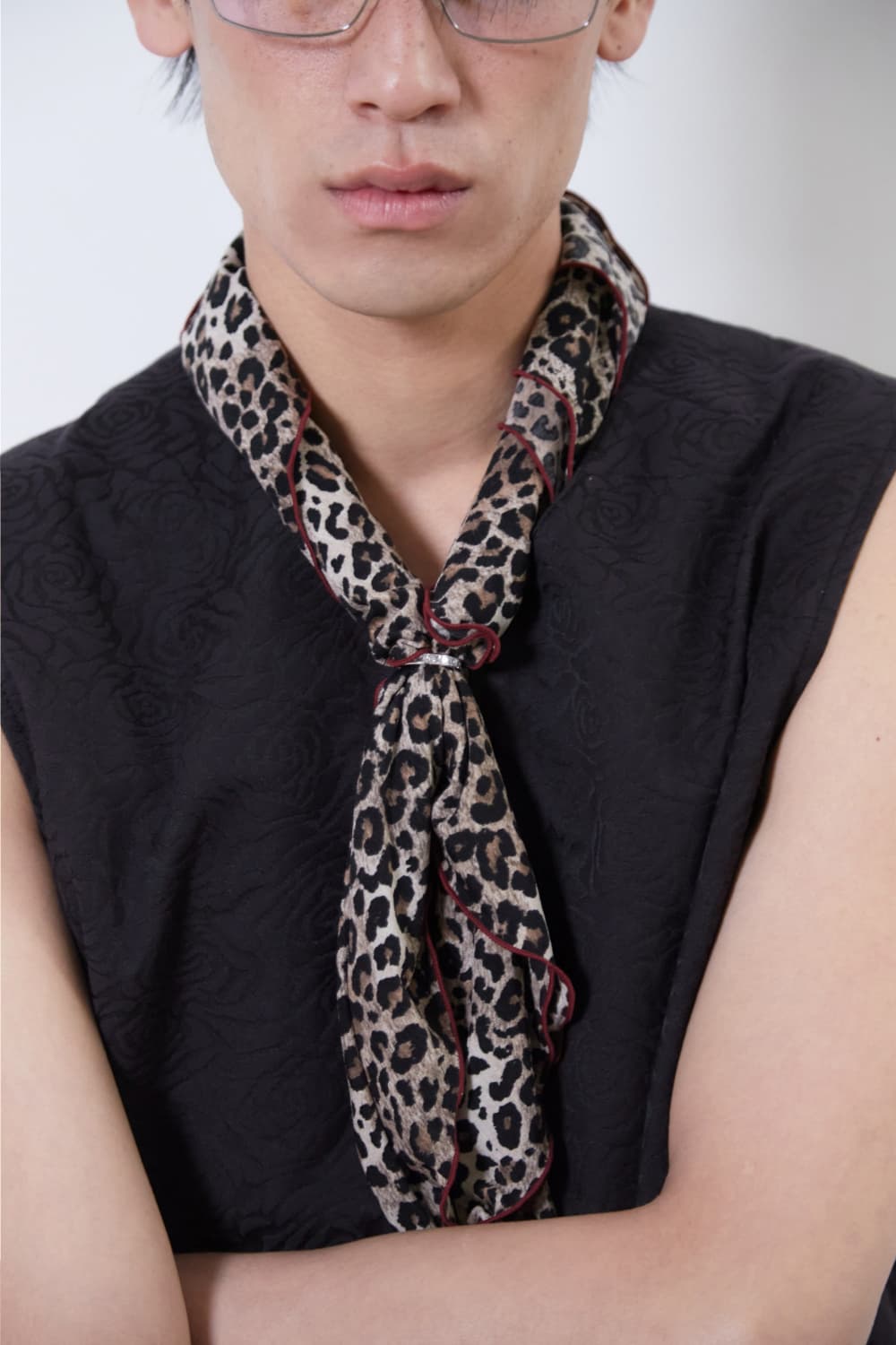 [2nd Drop] Burgundy Leopard Square Scarf — vue 12