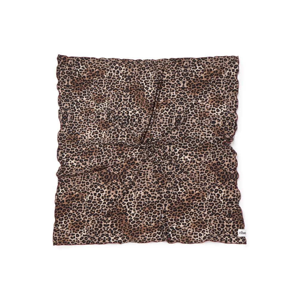 [2nd Drop] Burgundy Leopard Square Scarf — vue 4