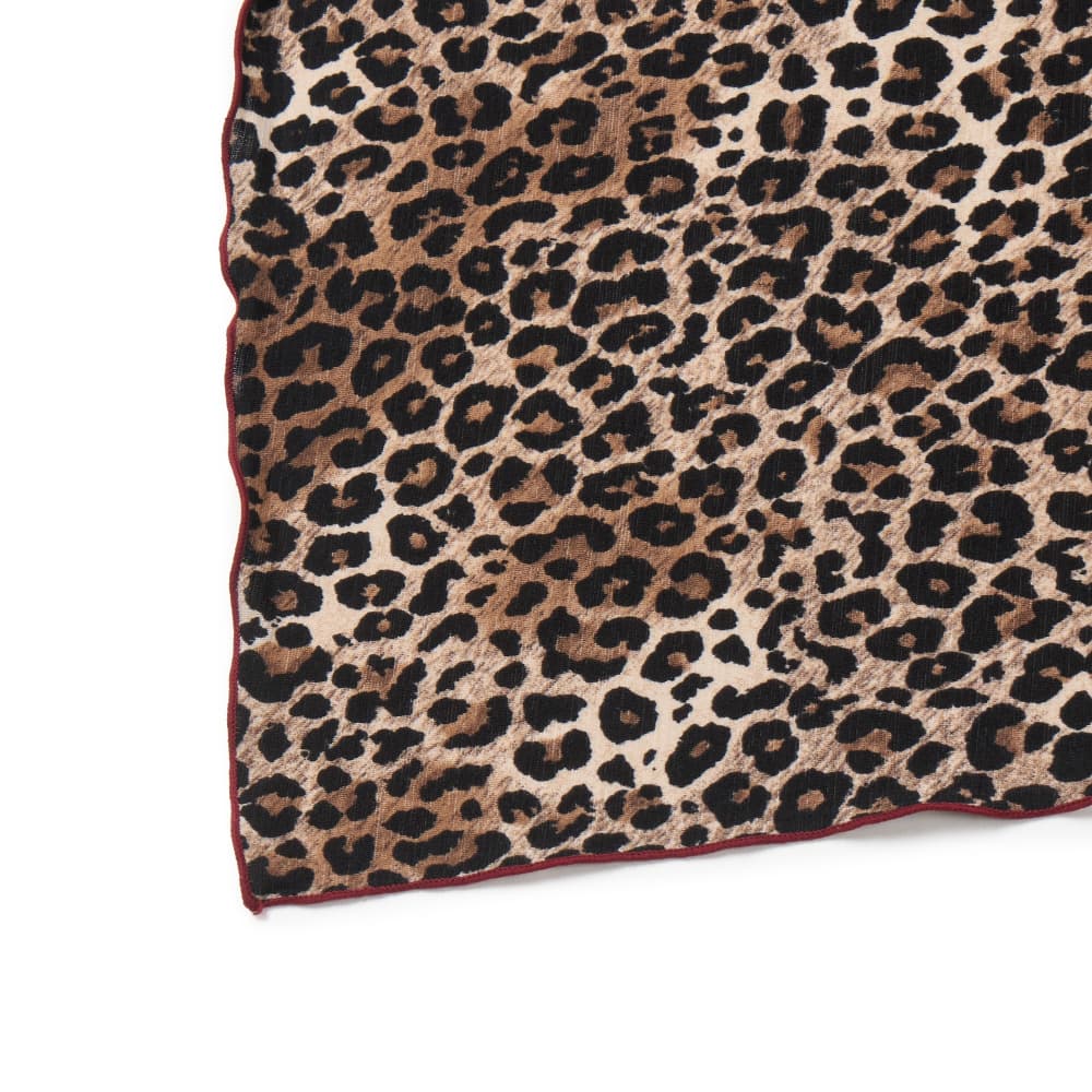 [2nd Drop] Burgundy Leopard Square Scarf — vue 5