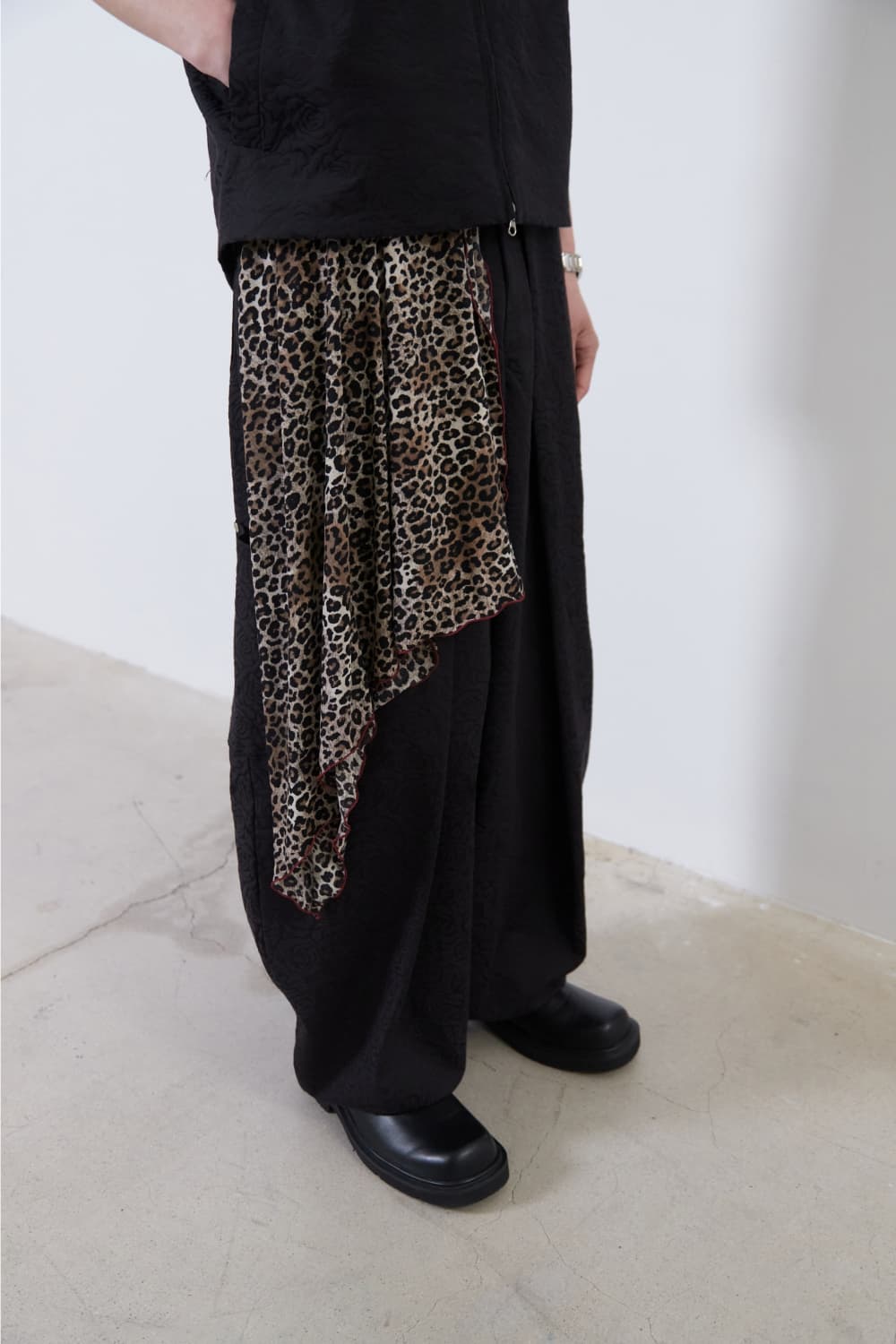 [2nd Drop] Burgundy Leopard Square Scarf — vue 10