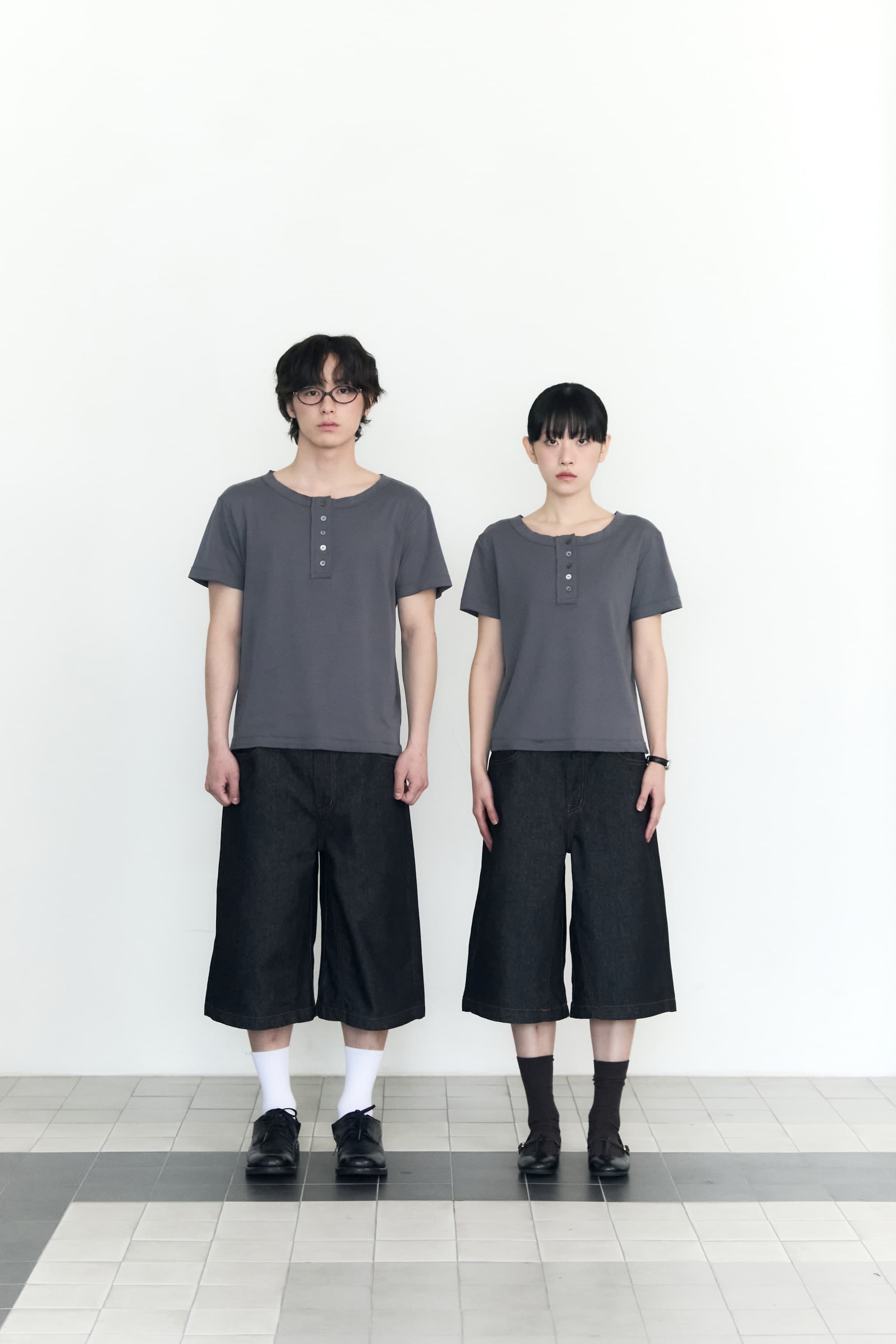 5 Button Henry Neck (Charcoal) — vue 2