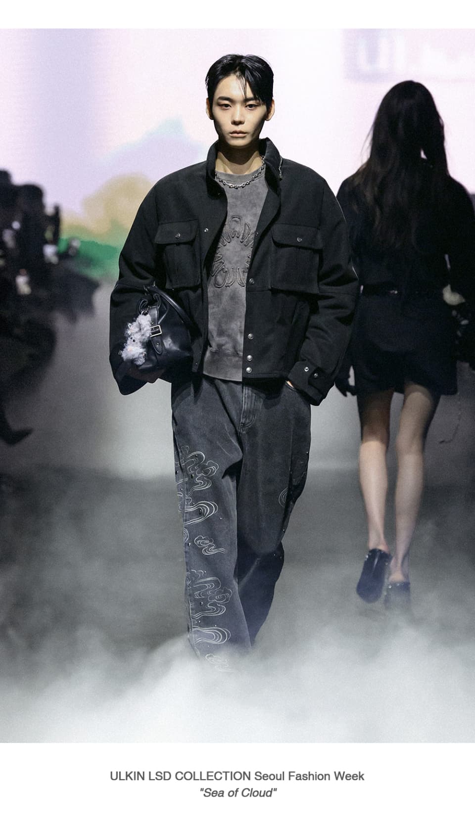 [Runway] MUGUNG Applique Washed Sweatshirt (Charcoal) — vue 4