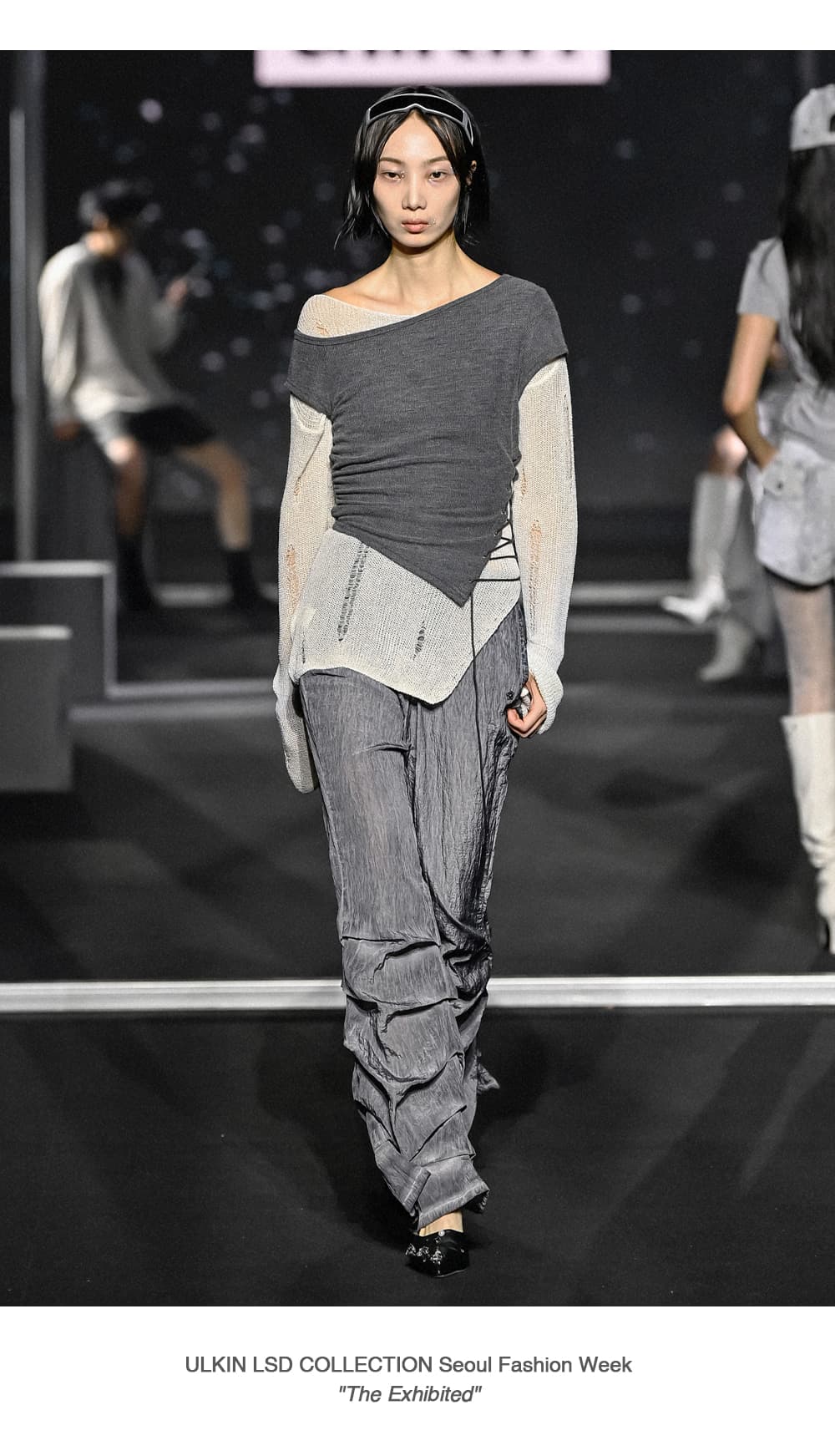 [Runway] Lace-up Off shoulder Short-sleeve Top (Charcoal) — vue 3