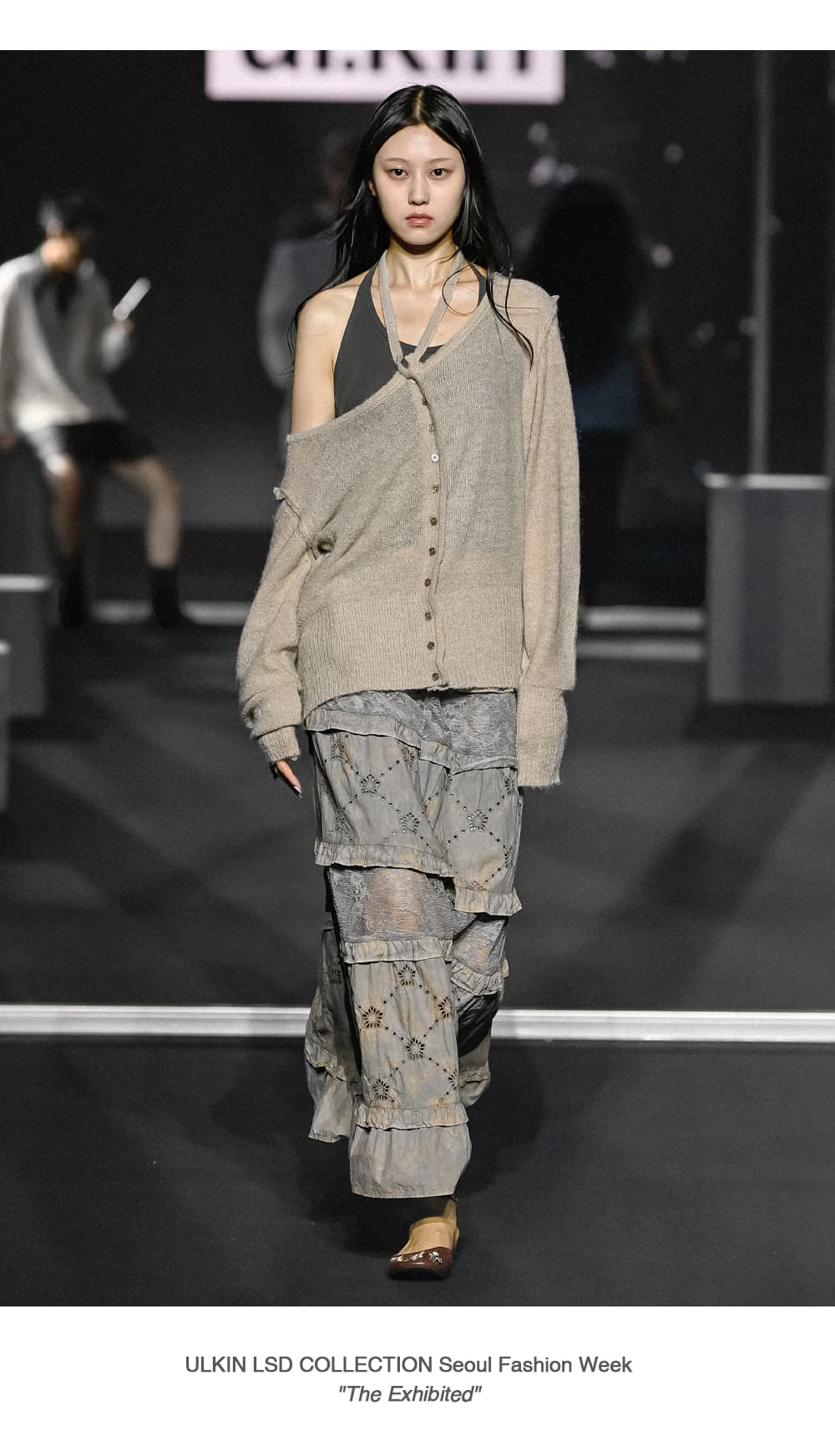 [Runway] Batch No.2 Traditional-Dyed Persimmon & Ink MUGUNG Punched Frill Long Skirt (Brown) — vue 3