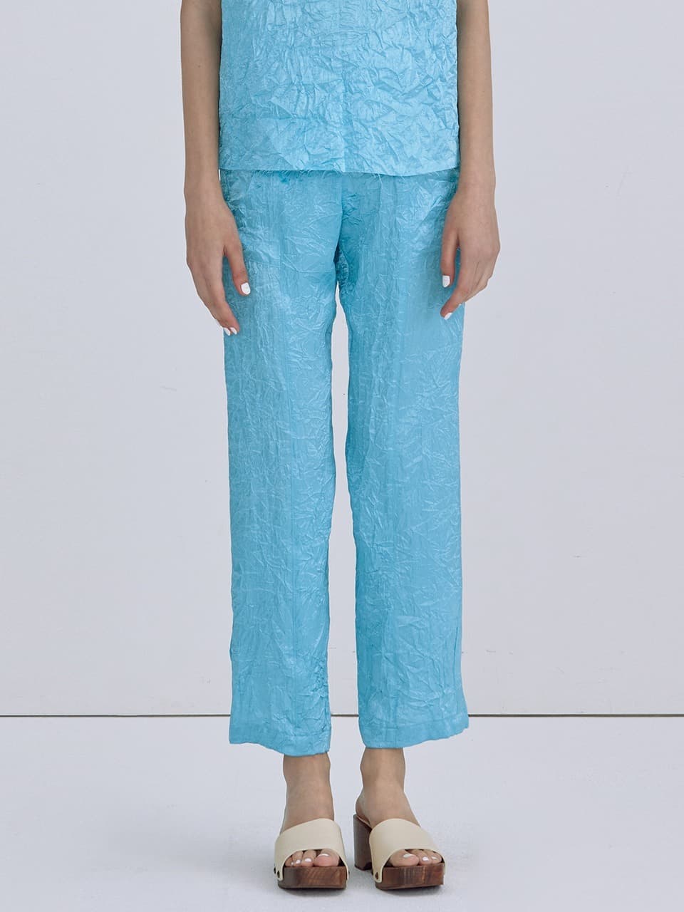 Wrinkle Glossy Pants — Light Blue — vue 1