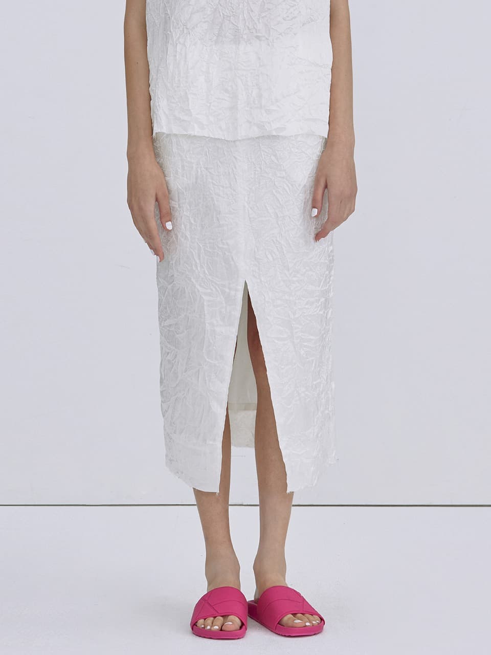 Wrinkle Glossy Skirt — White