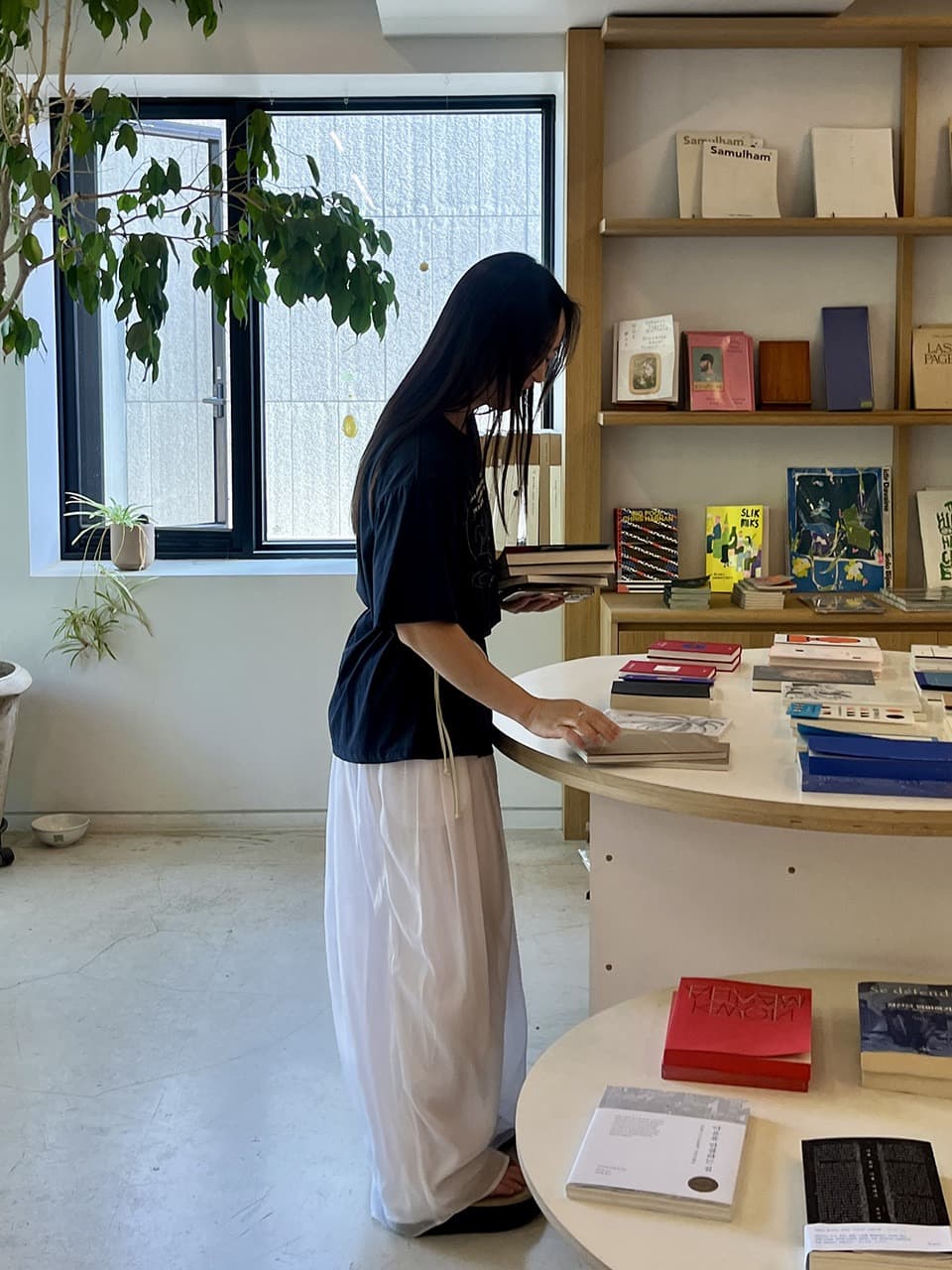 Moon Jar - Shaped Chiffon Pants — White