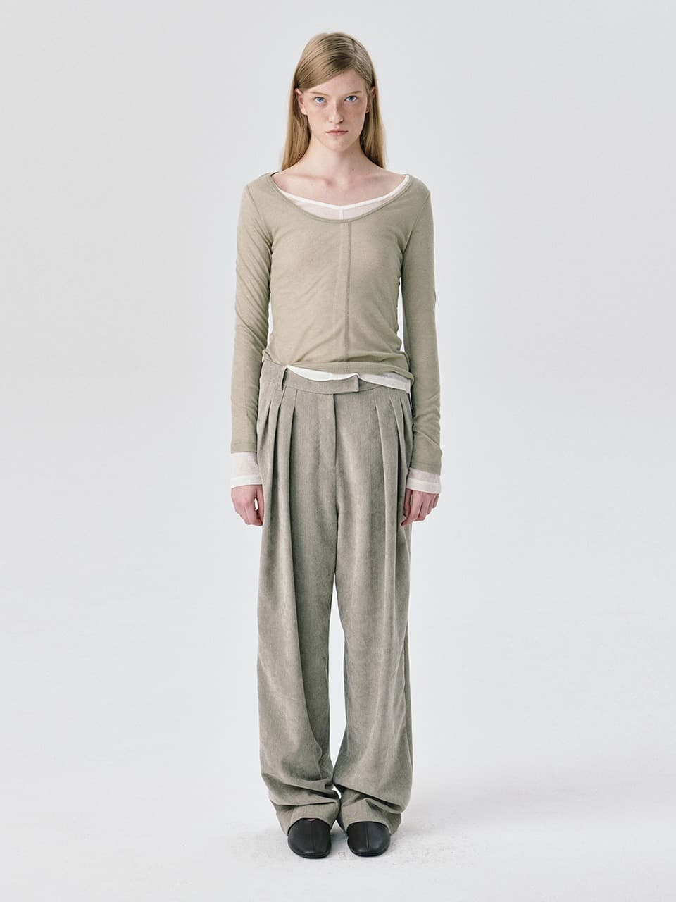Steady Wide Tuck Pants — Grey