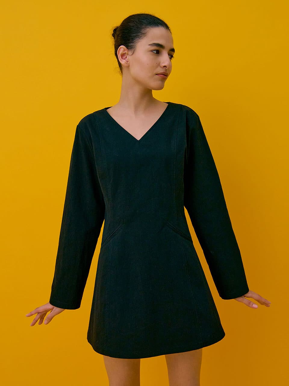 V-neck Mini Dress — Black — vue 6