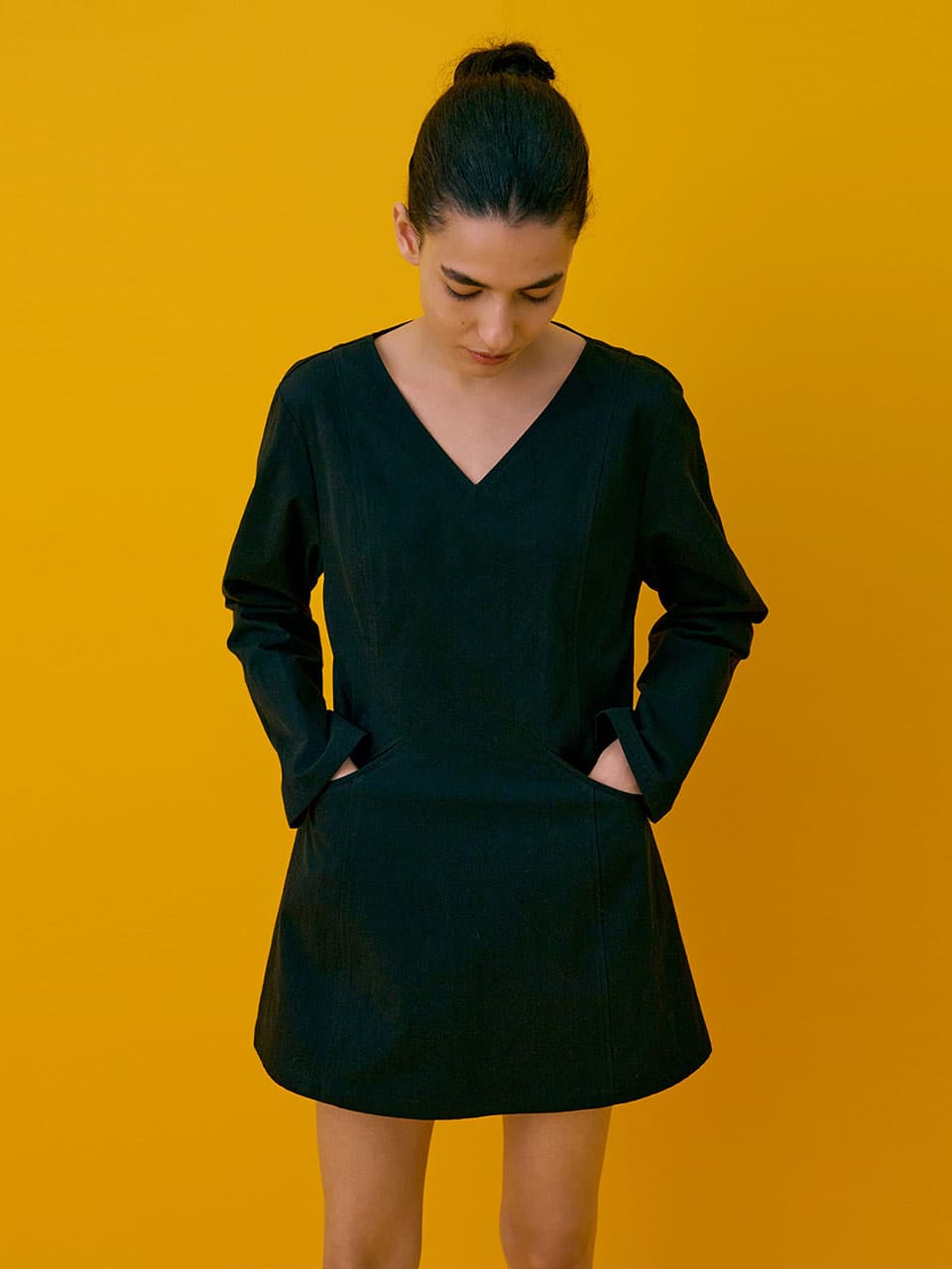 V-neck Mini Dress — Black — vue 7