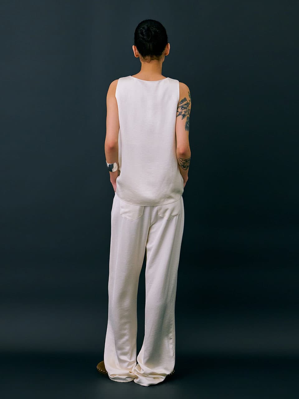 Back Yoke Straight Pants — Cream — vue 10