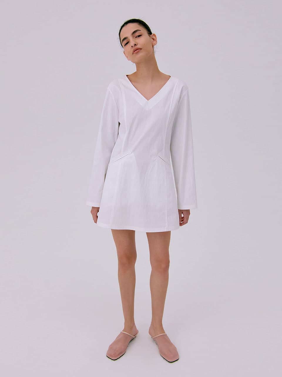 V-neck Mini Dress — White — vue 9