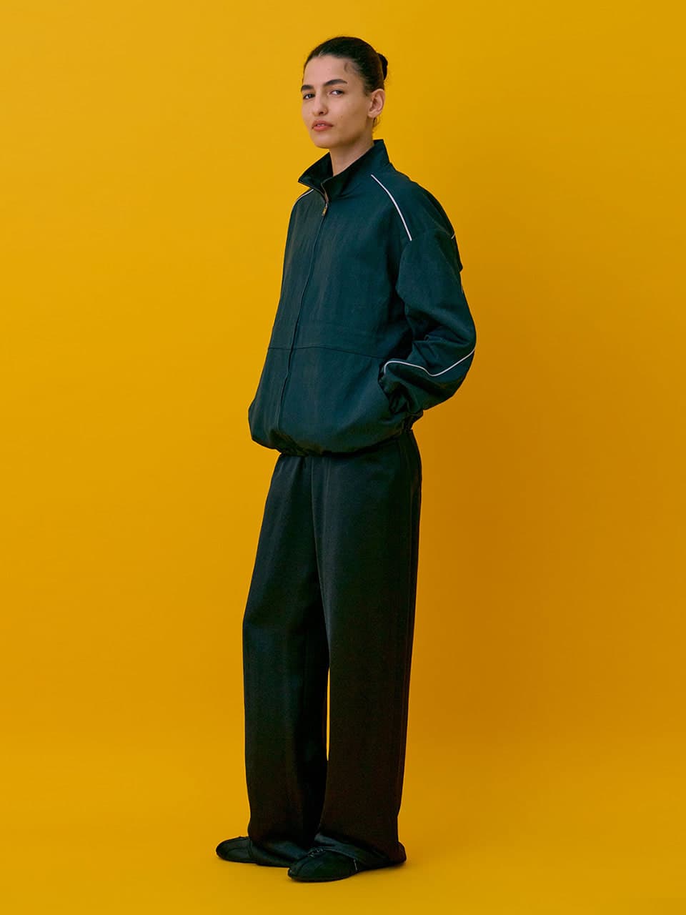 Back Yoke Straight Pants — Black — vue 7