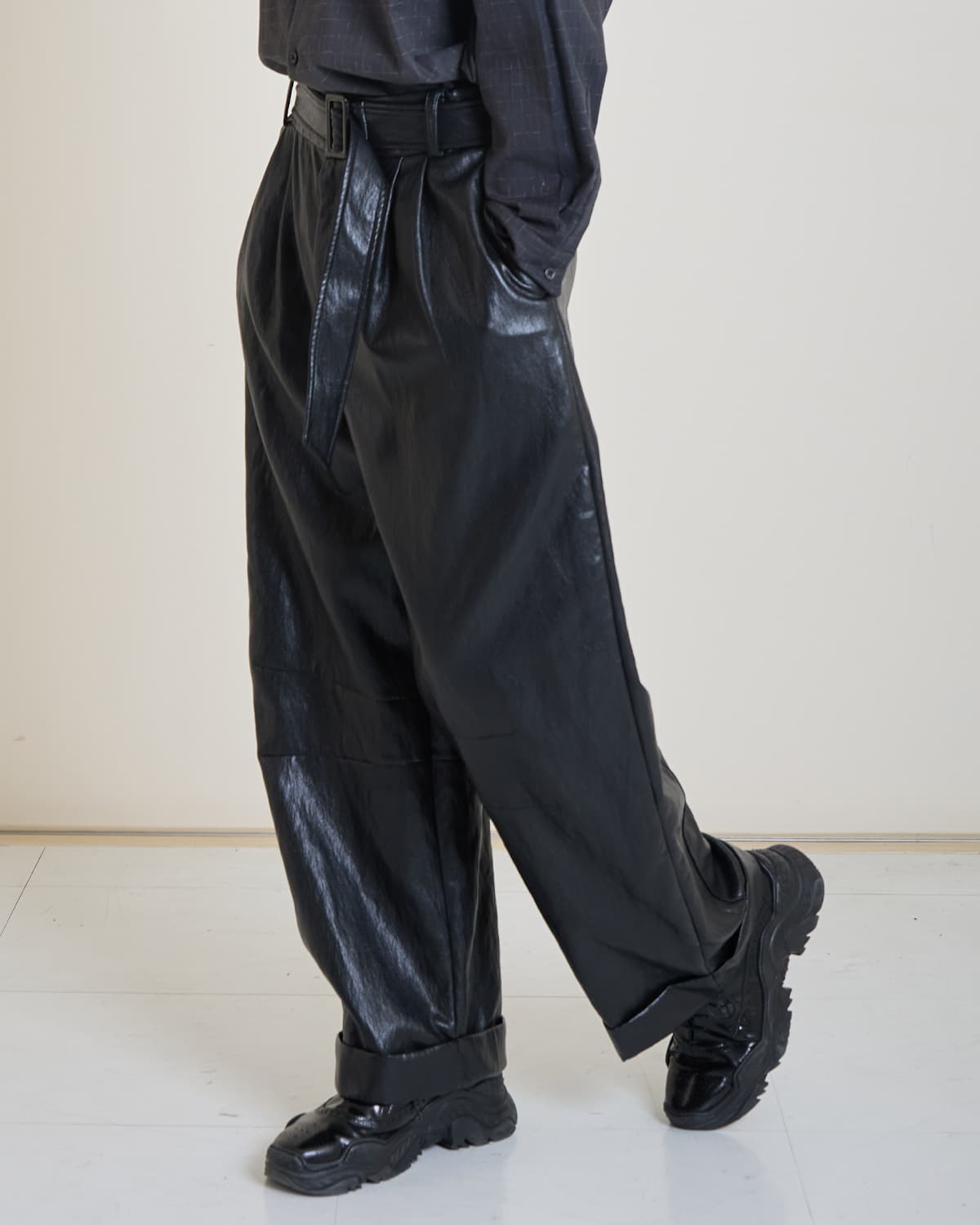Skater’s New Wide Pants (leather) — vue 5