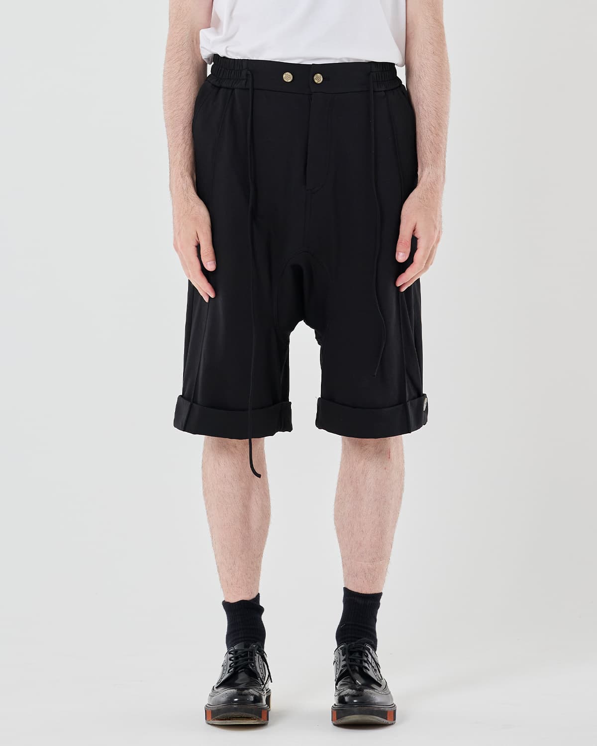 Short Baggie Trousers – black