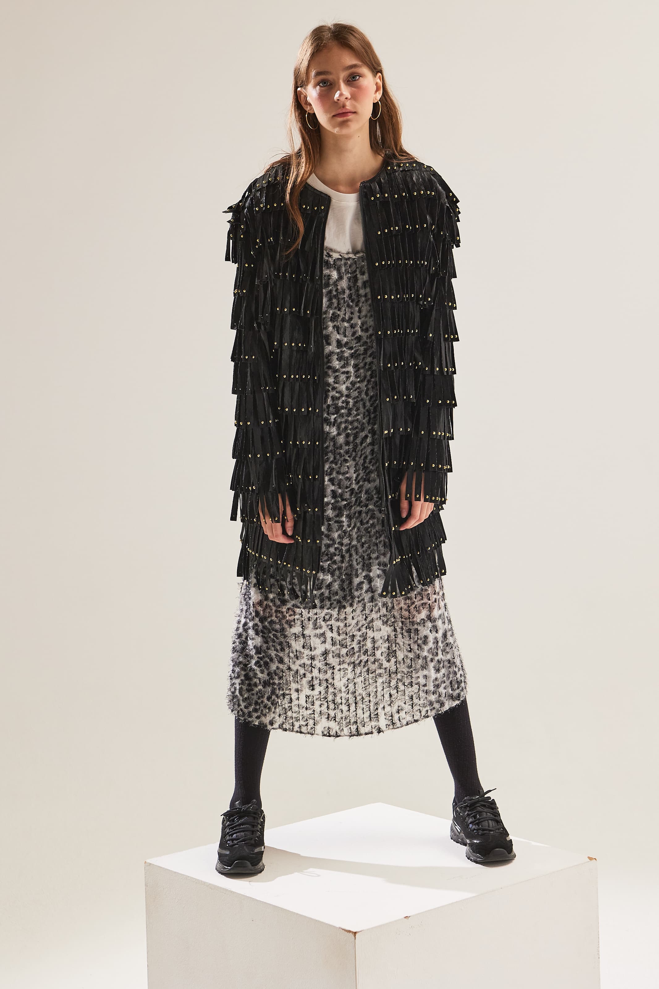Black Stud-Tasseled Coat — vue 15