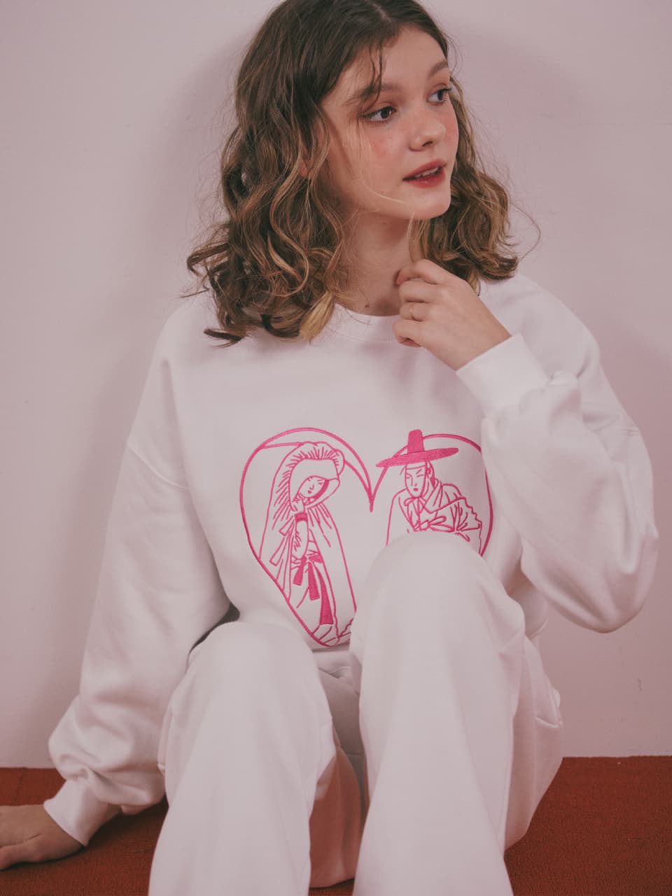 Lovers in the Moonlight Sweatshirt (White) — vue 12