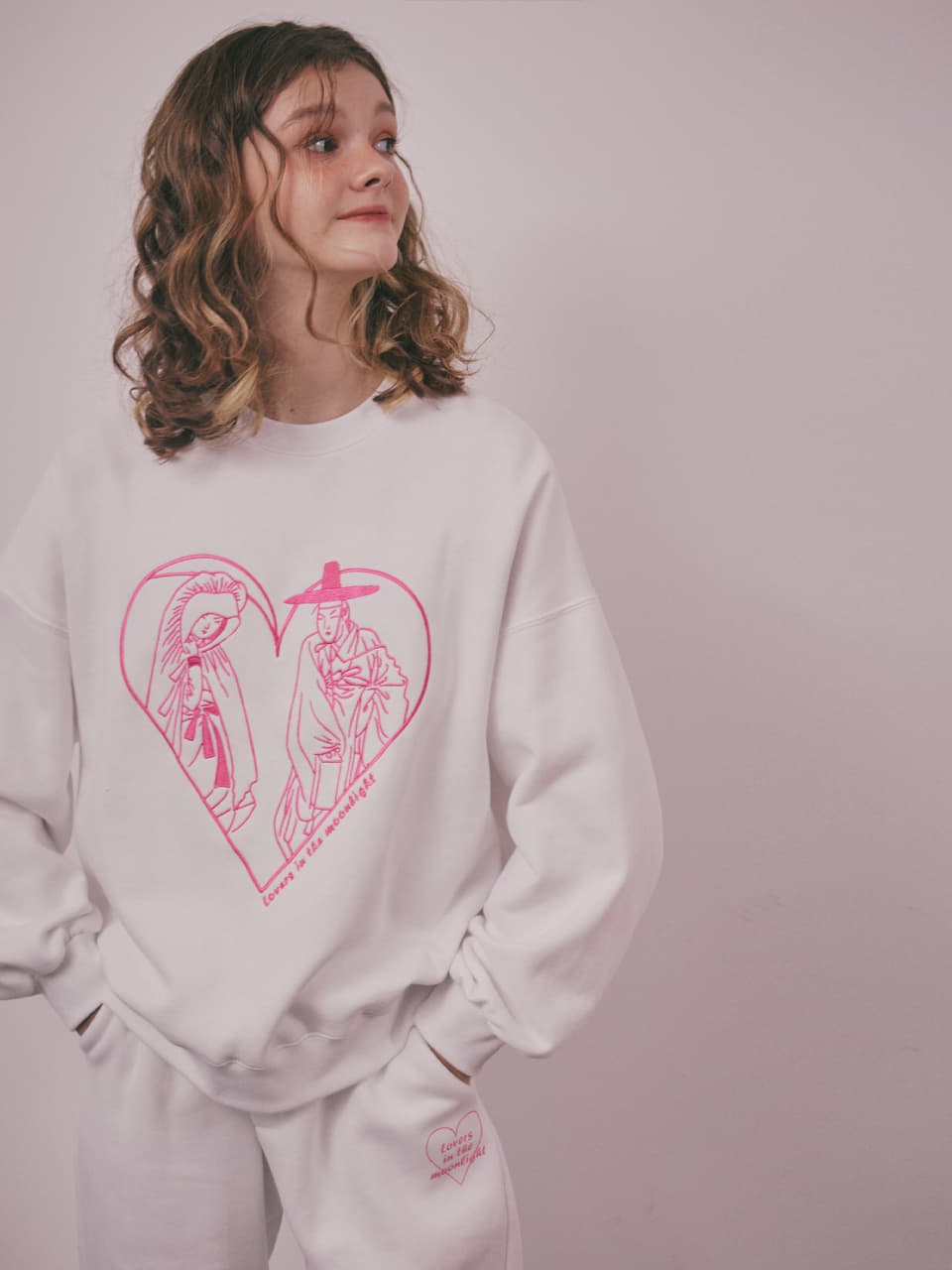 Lovers in the Moonlight Sweatshirt (White) — vue 13