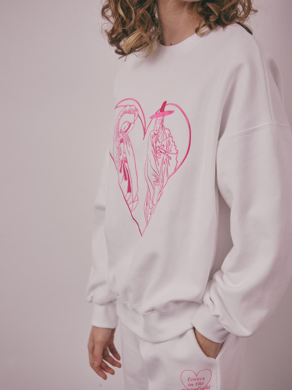 Lovers in the Moonlight Sweatshirt (White) — vue 15