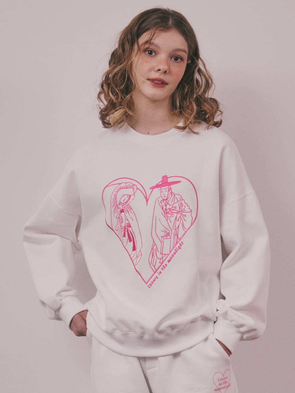 Lovers in the Moonlight Sweatshirt (White) — vue 18