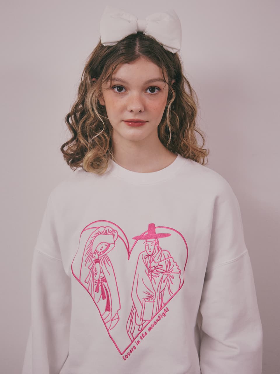 Lovers in the Moonlight Sweatshirt (White) — vue 20