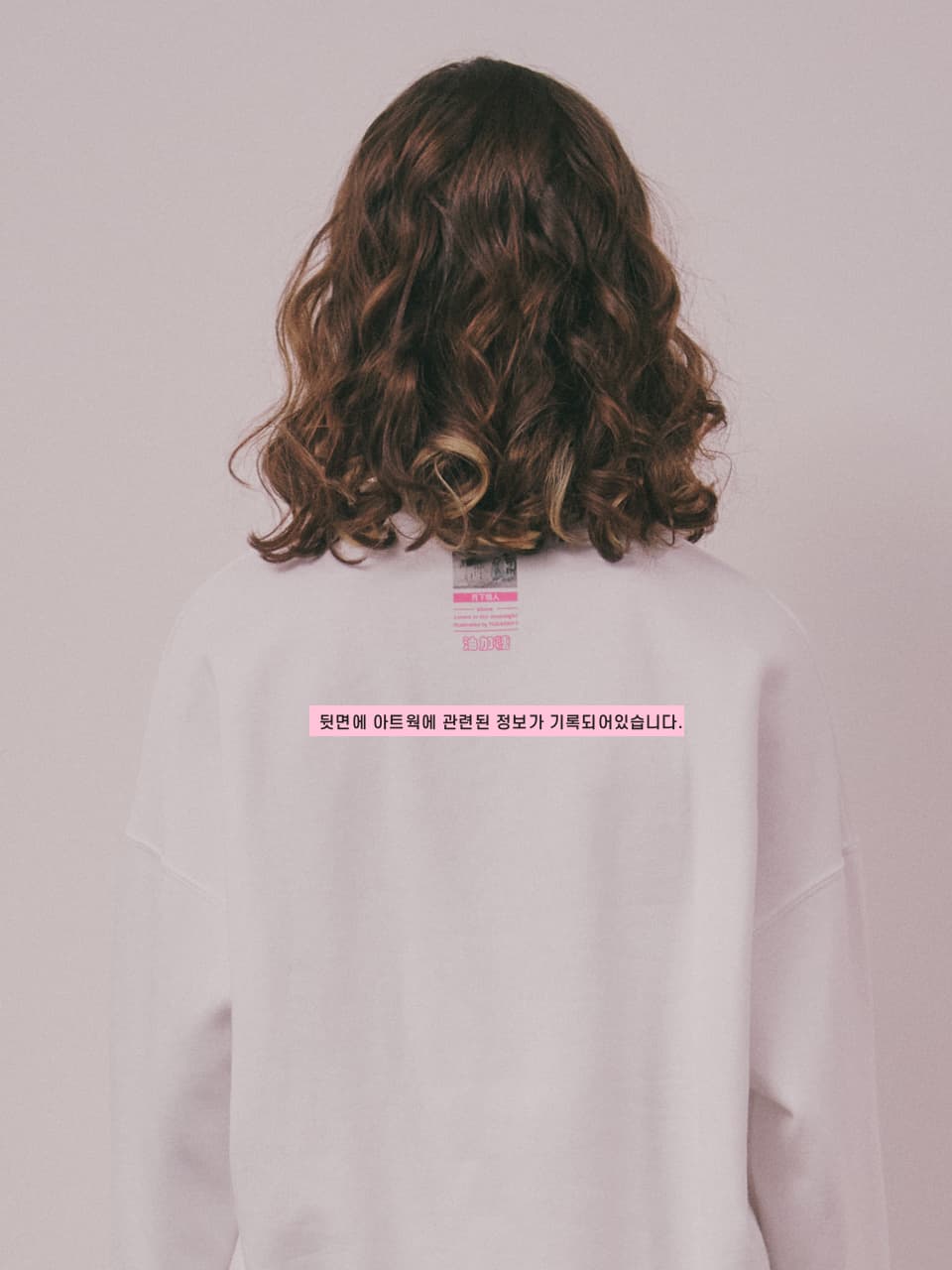 Lovers in the Moonlight Sweatshirt (White) — vue 9