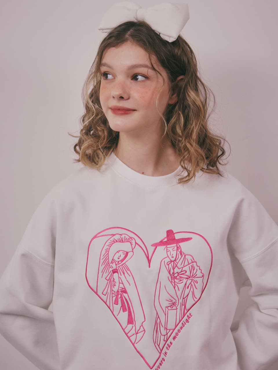Lovers in the Moonlight Sweatshirt (White) — vue 10
