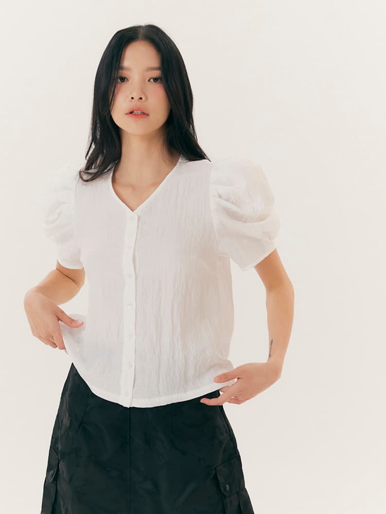 Meok Blouse (White) — vue 3