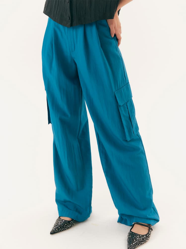 Turquoise Cargo Pants — vue 3