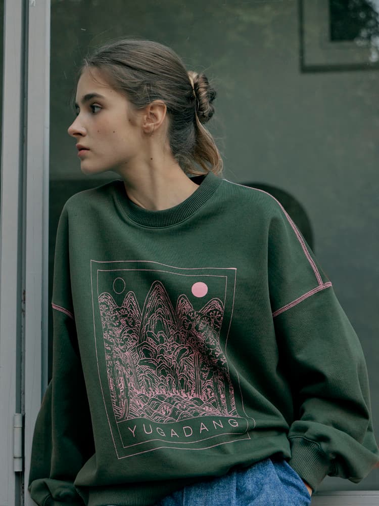 Sun, Moon and Five Peaks Sweatshirt (Green) — vue 2