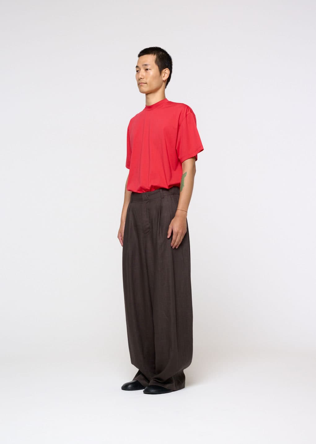 Linen Two Tuck Wide Pants, Khaki Grey — vue 3