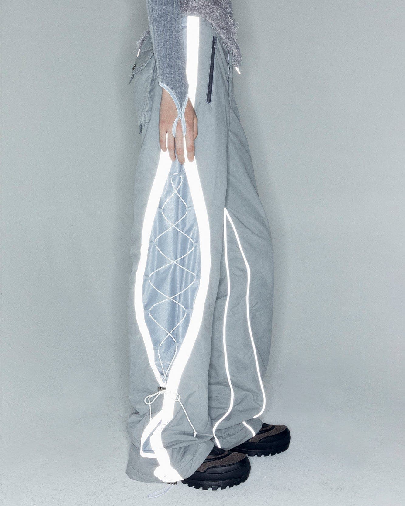 Crack Padded Lace-Up Wide Pants (Grey) — vue 2